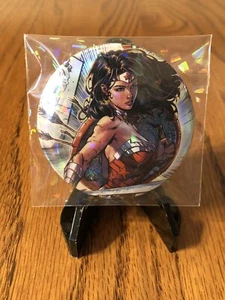 Wonder Woman DC Comics Pin Back " Comic Button Holo Effect - Picture 1 of 2