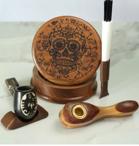 Stone Fish & Banjo Hand Carved Wood Smoking Pipe & 2pc Etched 2¾" Wood Grinder - Picture 1 of 15