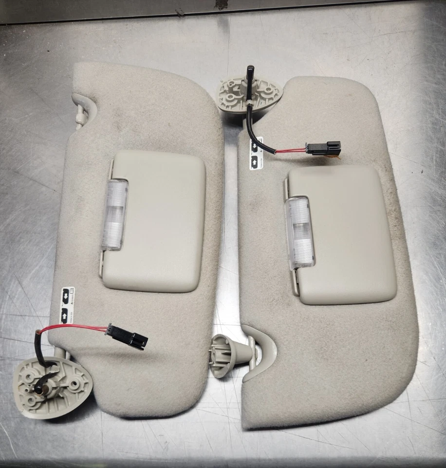 05-07 GMC Envoy XL XUV GM Parasol Iluminado Delantero Izquierdo Izquierdo y Derecho Derecho Beige Foto 1 de 4