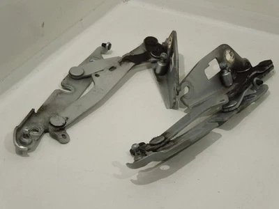Audi A6 C6 Saloon Boot Hinges Pair Silver 4F5827301D - Image 1 of 4
