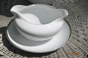 FUKAGAWA ARITA 900P Platinum Rim 2 Spout Gravy Boat With Attached Plate - Picture 1 of 4