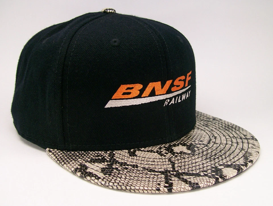 Gorra BNSF Railway Railroad bordada piel de serpiente visera plana #40-0048SS Foto 1 de 1