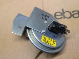 Used Carrier Bryant Tridelta Furnace Air Pressure Switch HK06WC075 FS6590-1150 - Bild 1 von 4