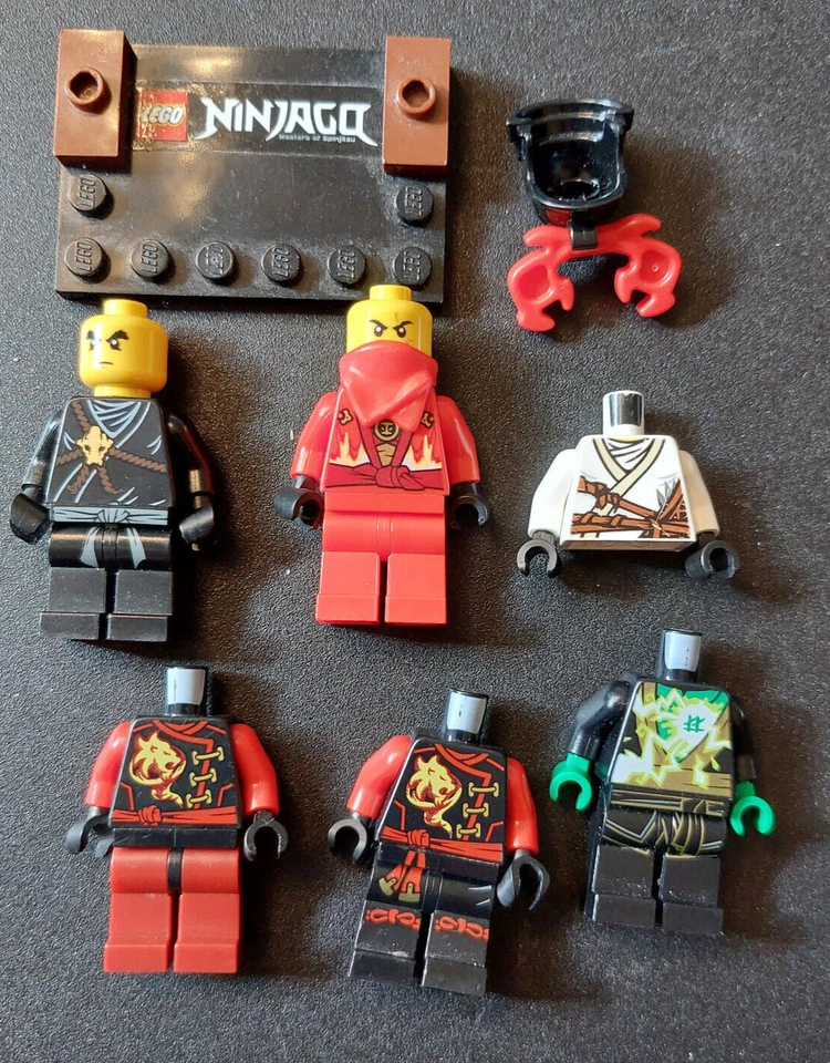 LEGO Ninjago placa base más 2 minifiguras y otras parciales Foto 1 de 1