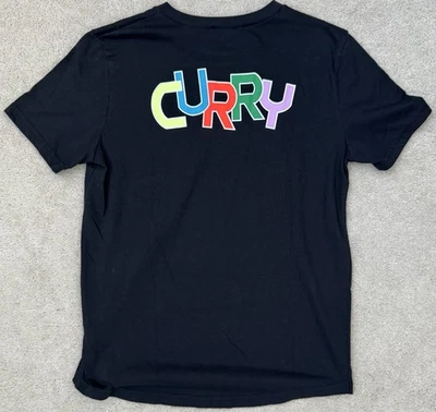 Camiseta negra Under Armour para niños YLG Steph Curry letras multicolores Foto 1 de 4