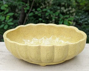 VINTAGE OVAL YELLOW SPECKLED RIBBED FOOTED PLANTER SCALLOPED EDGE USA 907 DECOR - Picture 1 of 12