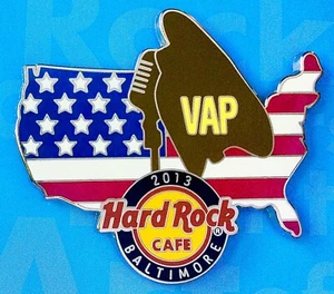 2013 Hard Rock Cafe Baltimore Veteran Artists Art of Rock Bandera de EE. UU. mapa Le Pin - Imagen 1 de 2