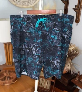 Men’s Size 40 Reel Legends Black, Grey, Teal Pattern Board Swim Beach Shorts - Picture 1 of 4