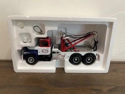 First Gear 1:34 Mack R Model Rare Americana Series Heavy-Duty Tow Truck 19-2842 - Image 1 of 4