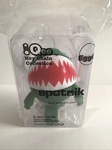 TOY2R QEE KEYCHAIN COLLECTION EGG Q 2.5" SPUTNIK SHARK VINYL TOY KIDROBOT 2003 - Picture 1 of 9