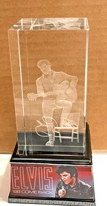 Escultura de vidrio grabado en 3D Elvis Rock and Roll Legend - Bradford Exchange Limi... - Imagen 1 de 12
