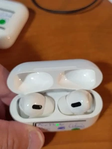 Apple AirPods Pro 1ère génération A2083 A2084 avec étui MagSafe A2190 - Photo 1 sur 14
