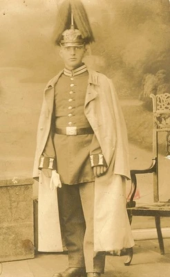 Puerto. Foto: ¡RARO! Soldado del ejército alemán posado con Pickelhaube y pluma de desfile; 1918 Foto 1 de 3