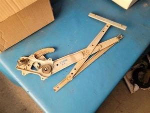 86 87 88 89 90 91 ISUZU TROOPER REGULADOR VENTANA TRASERA DERECHA MANUAL 121565 - Imagen 1 de 4
