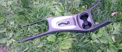 Center console top  trim panel cup holder gear shift trim 2017  Dodge Journey Foto 1 de 2