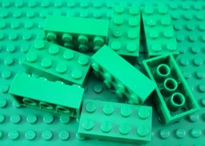New LEGO Lot of 8 Green 2x4 Basic Building Brick Pieces - Picture 1 of 1