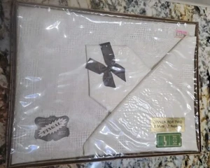 VTG 1978 Fingal 100% Irish Linen Damask Dinner for 2 Set 2 Mats 2 Napkins NOS - Picture 1 of 5