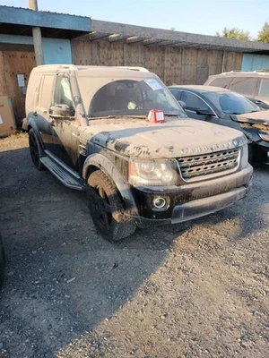 BLK RIGHT FENDER LR056240 2010-2016 LAND ROVER LR4 - Image 1 of 4