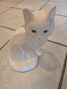RARE Vintage Brush McCoy Original - White Sitting Cat With Green Eyes - Picture 1 of 24