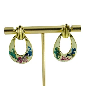 Pendientes colgantes florales vintage Knocker Shell esmalte tono dorado Cara Mia color crema - Imagen 1 de 5