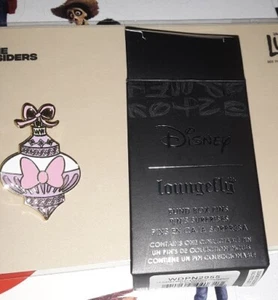 Loungefly Disney 2022 Daisy Duck - Mickey & Friends Ornament Pin - GEÖFFNET - Bild 1 von 2