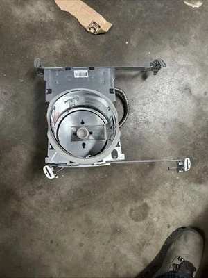 Carcasa hermética incandescente de aluminio Halo H27ICAT 120V 625mA 6 pulgadas Foto 1 de 4