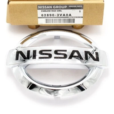 EMBLEMA EMBLEMA RADIADOR GRADE FRONTAL ORIGINAL DO FABRICANTE NISSAN VERSA NOTE 2014 - 2019 1PC - Imagem 1 de 4