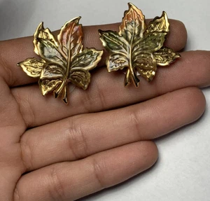 Vintage Gold Tone Enameled Leaf Autumn Fall Etched Earrings - Picture 1 of 3