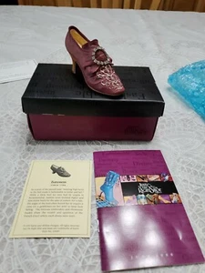 Just The Right Shoe by Raine BARONESS #25085 NIB - Picture 1 of 5