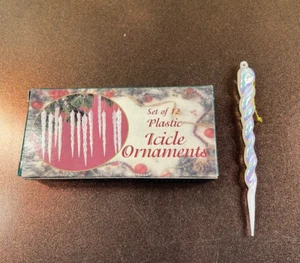 Vintage Giftco Inc. Set di 12 Ornamenti Plactic Icicle in Scatola Originale Bianco - Foto 1 di 4