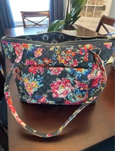 Vera Bradley gesteppte Schultertasche Handtasche Reißverschluss oben grau hübsches Posies Muster - Bild 1 von 3