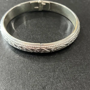 Vintage Clamper Bracelet - Picture 1 of 14