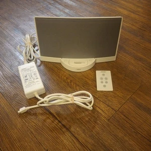 Bose SoundDock Digital Music System with Remote & Power Supply - White - Picture 1 of 11