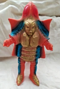 AMAZING VINYL FIGURE JAPAN ULTRAMAN MIRROR IRON MONSTER BULLMARK - Picture 1 of 6