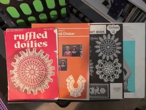 VINTAGE 4 STAR DOILY CROCHET RUFFLED DOILIES DOILY Collar Chokers Booklets - Picture 1 of 11