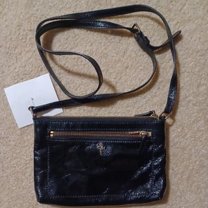 Bolso Bandolera Cole Haan Ali Mini Jitney Negro Charol Hombro - Imagen 1 de 9