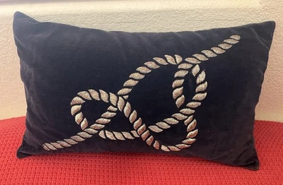 FUNDA DE ALMOHADA ZARDOZI NUDO NÁUTICO WILLIAMS SONOMA AZUL TERCIOPELO LUMBAR CON INSERTO Foto 1 de 4