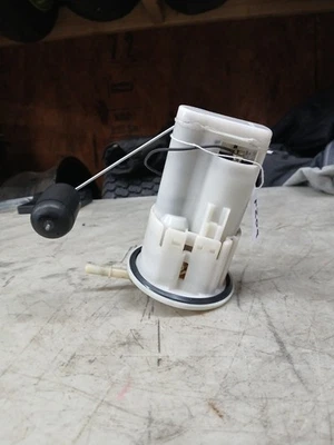 14-16 YAMAHA FZ09 BOMBA DE COMBUSTIBLE GAS GASOLINA UNIDAD TRANSMISORA 2014 15 2015 2016 Foto 1 de 4