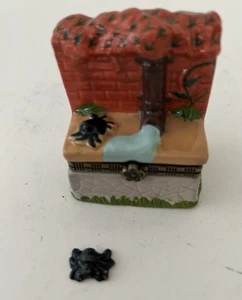 Itsy Bitsy Spider Went Up The Water Spout Porcelain Trinket Box Spider Charm - Picture 1 of 3