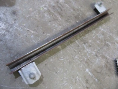 1958 年福特雷鸟内门玻璃窗导轨乘客侧 — 第 1/2 张图片