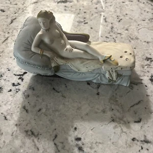 Rare 2003 Vintage Victorian Lady On Sofa John Seward Johnson II - Picture 1 of 14