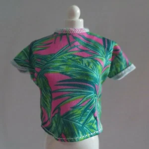 NEU! 2021 Barbie Fashionista Made To Move Puppe Pink & Green Palm Leaf Crop Top - Bild 1 von 3