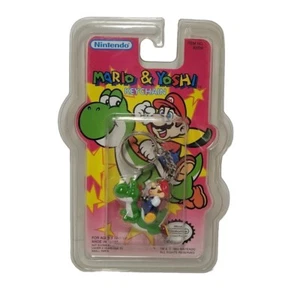 Vintage Super Mario World Mario and Yoshi Figure Keychain 1993 Nintendo - Picture 1 of 11