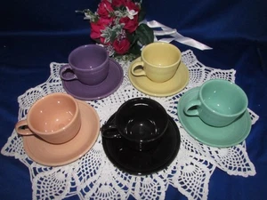 VINTAGE LOT OF 10 FIESTA WARE COFFEE TEACUPS & SAUCERS 5 PAIRED COLORS PRISTINE - Picture 1 of 8