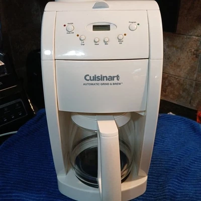 Cuisinart Cafetera Automática Molienda y Preparación 10 Tazas - Rara Blanca Modelo DGB-500  Foto 1 de 4