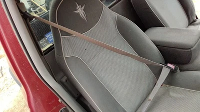 Mazda B2500 1999 pasajero delantero derecho cinturón de seguridad retractor OEM hombro gris V2 Foto 1 de 4