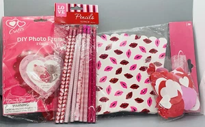 Valentine’s Day Pencils 13ct, Lips Popcorn Boxes 8ct, Foam Stickers & DIY Photo - Picture 1 of 10