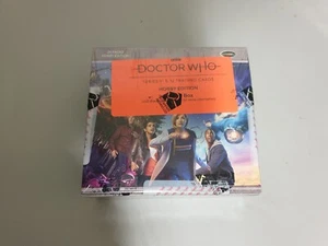 Doctor Who Series 11&12 (HOBBY) ARCHIVE Box  (factory sealed) - Bild 1 von 1