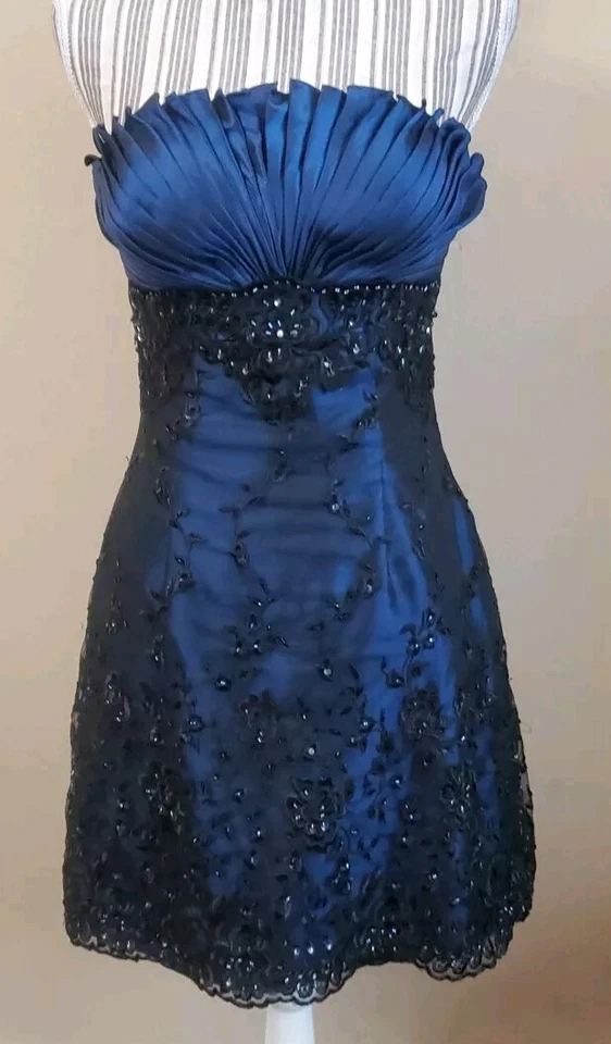 Vestido Corto Tony Bowls Cóctel Lentejuelas Baile de graduación Noche Azul Marino y Negro Encaje Talla 6 Foto 1 de 4