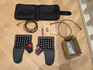 ZSA Moonlander MK1 split ergonomic mechanical keyboard, Kailh Copper + MX White - Picture 1 of 5